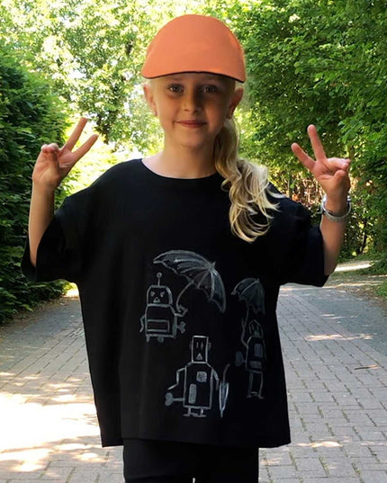„Designer‑Oversize‑T‑Shirt in Schwarz – handbemalt“
